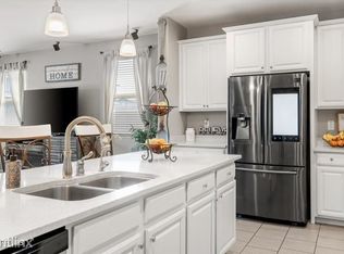 869 W Desert Hollow Dr, San Tan Valley, AZ 85143