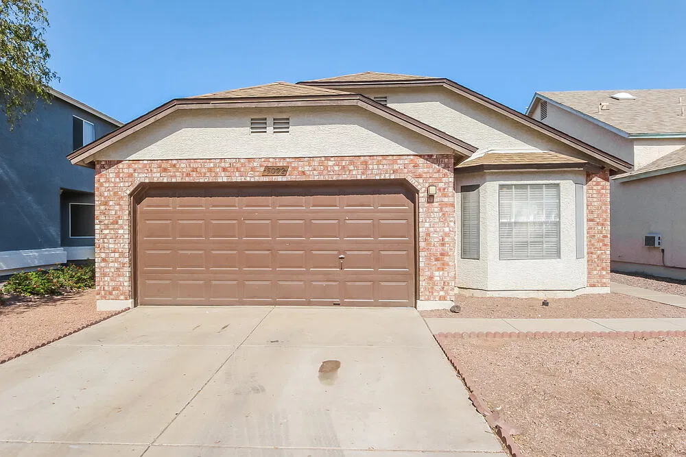 3 bed, 2.0 bath, 1358 sqft, $2,300 — Photo 1