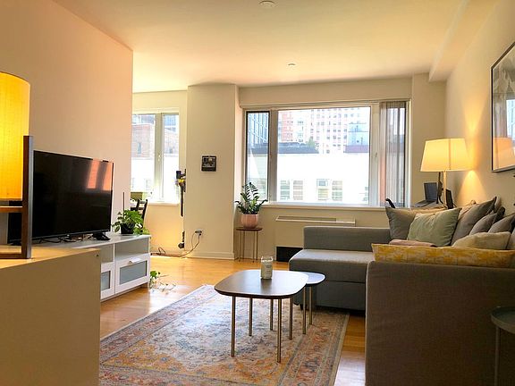3rd image of 312 W 53rd St APT 4C