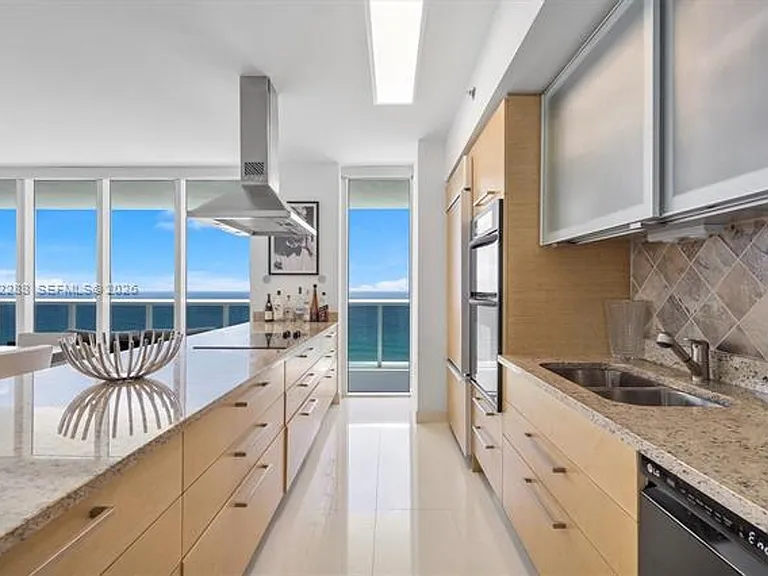 1830 Ocean Dr #CU-1101 — Photo 5