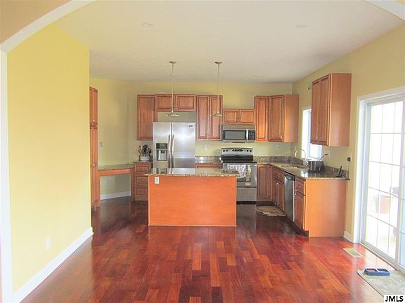 3rd image of 6120 Stonecreek Dr
