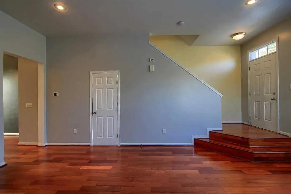 1434 Laurel Park Dr — Photo 3