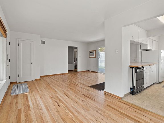 5th image of 3517 E 30th Ave