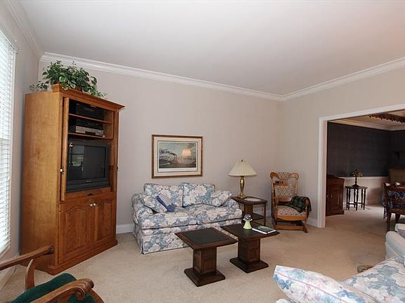 3rd image of 582 Miami Crest Dr