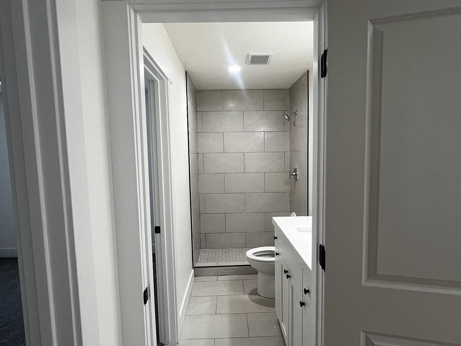 2 bed, 900 sqft, $1,800 — Photo 4