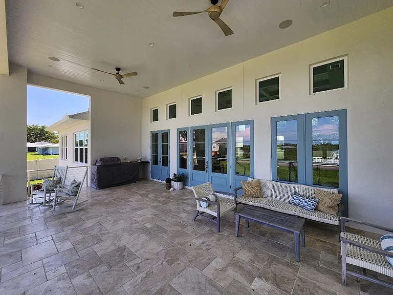 224 N Riverside Dr — Photo 43