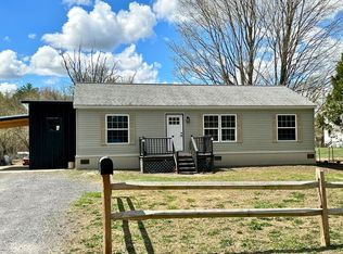 56 School St, Castleton, VT 05735