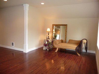 Great dining space off of the kithcen with hardwoods throughout...