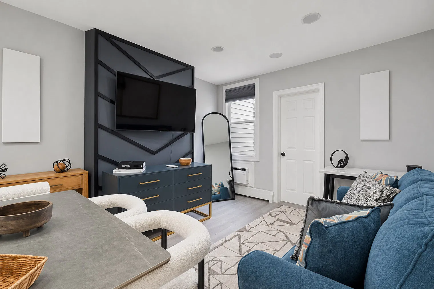 2 bed, 1.0 bath, 1194 sqft, $4,654 — Photo 3