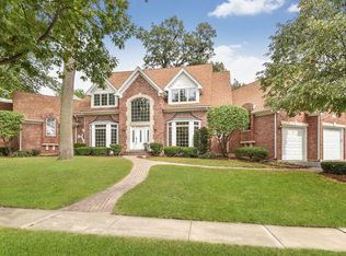 2804 Royal Fox Dr, St Charles, IL 60174