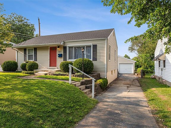 2nd image of 9823 Lullaby Ln