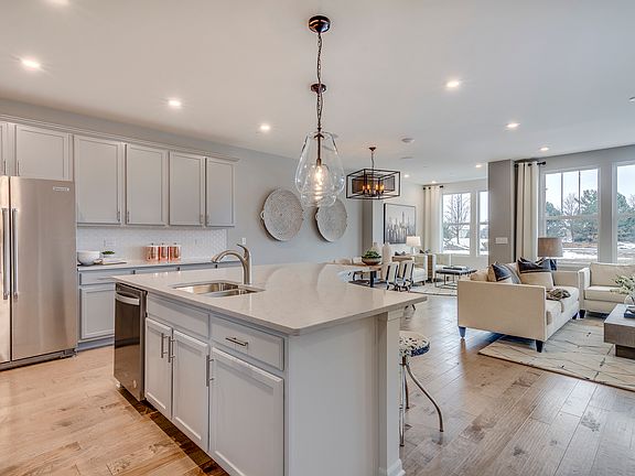 3rd image of 164 Roslyn Pl