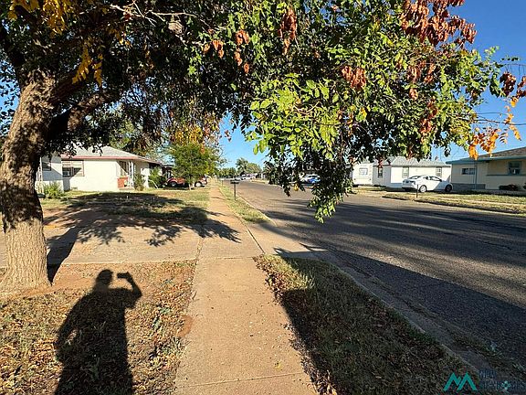 2nd image of 724 Sandia Dr