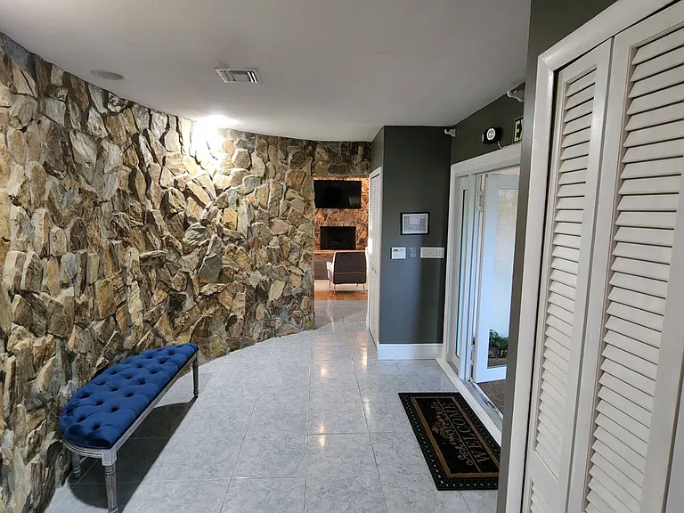 4020 NW 101st Dr — Photo 3