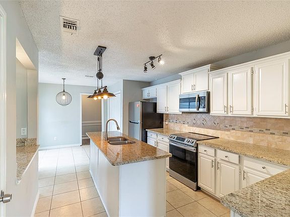 3rd image of 8714 Woodlake Dr