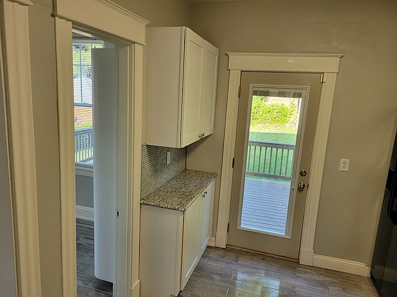4th image of 3986 Lowry Ave