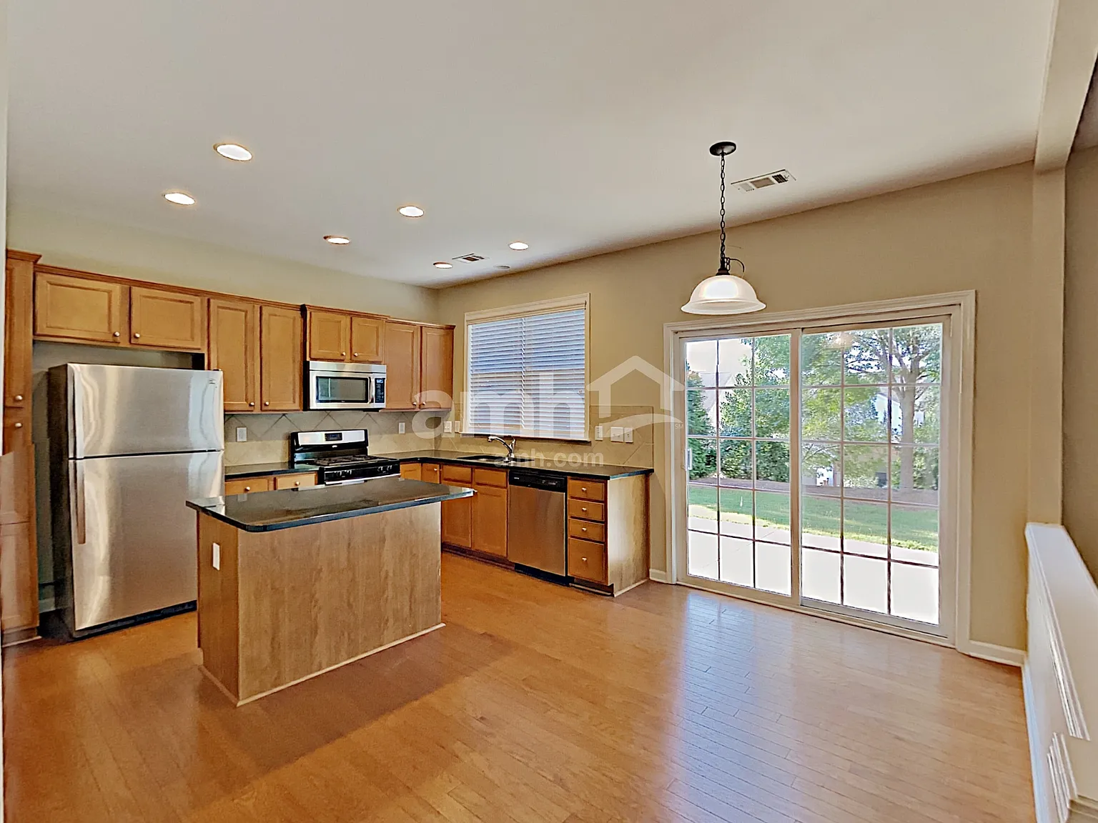 3 bed, 2.5 bath, 2003 sqft, $2,435 — Photo 3