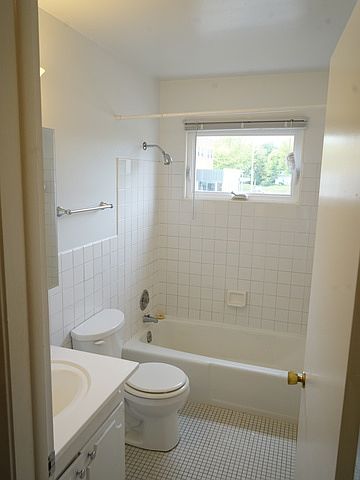 1st image of 1329 Saint Paul Ave APT 16