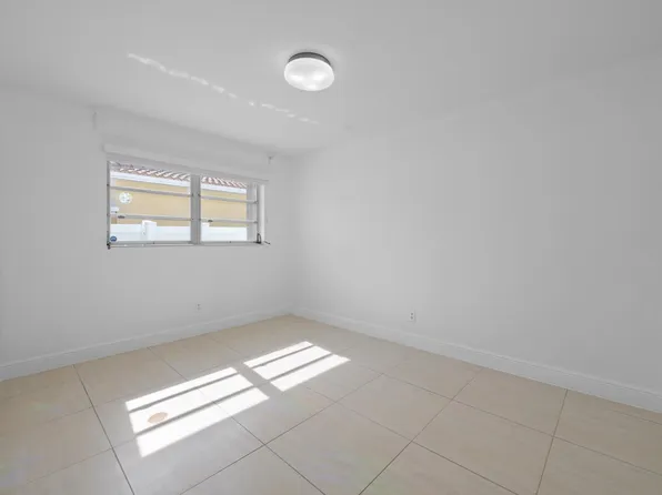 27 SE 6th St, Dania, FL 33004