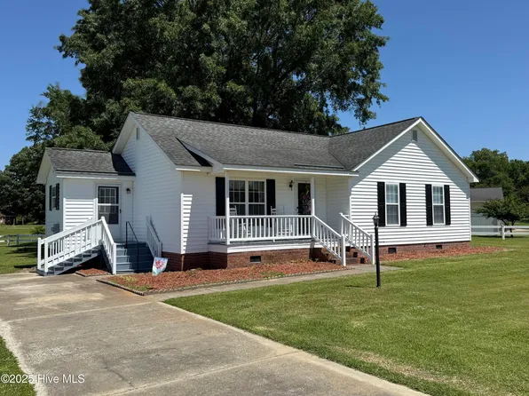 122 Tarheel Drive, Mount Olive, NC 28365