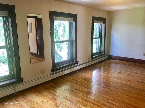 5th image of 43 Jefferson Ave #4