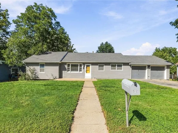 512 E Woods St, Smithville, MO 64089