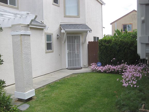 3rd image of 8824 Hirasaki Ave