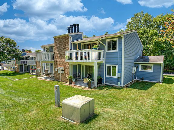 4th image of 401 Harbour Town Dr #804F