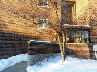 630 Perrie Dr APT 203, Elk Grove Village, IL 60007