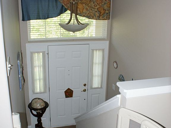 2 story foyer with slate entry