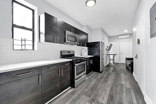 1st image of 1829 Park Pl #3