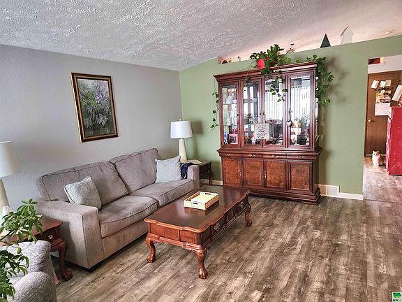 3rd image of 811 Red Maple Cir