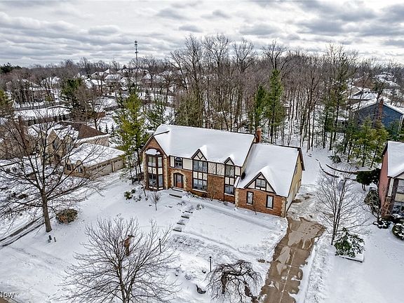 2nd image of 6631 Queens Way