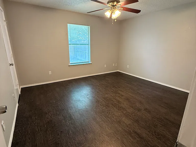 7510 April Ln — Photo 9