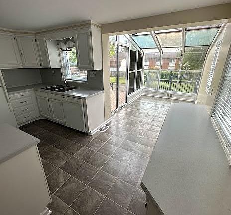 5th image of 280 N Oregon St