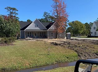 320 Divot Ct, Swansboro, NC 28584