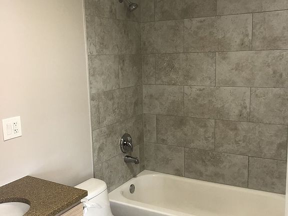 3rd image of 1742 W 18th Pl APT 2R