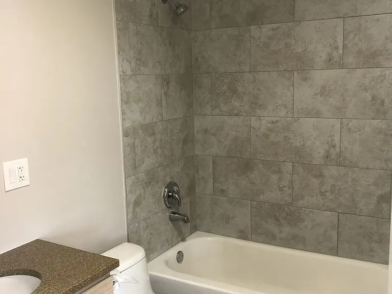 1742 W 18th Pl — Photo 3