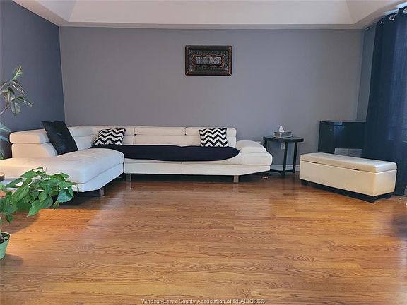 3rd image of 2252 Dandurand Ave