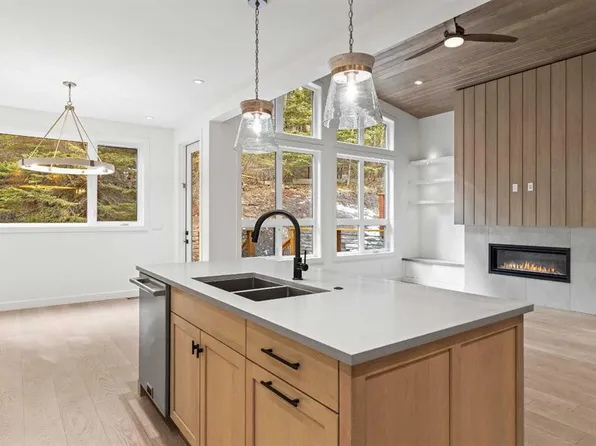 249B NW Three Sisters Dr, Canmore, AB T1W 2M7