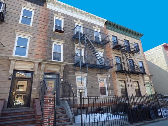 3rd image of 1922 Pacific St