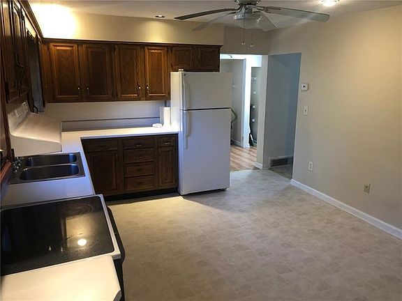 3rd image of 826 8th St