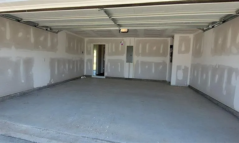 133 Oxford Ln — Photo 29