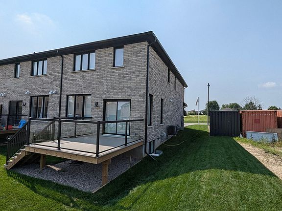 5th image of 40 Walker Rd
