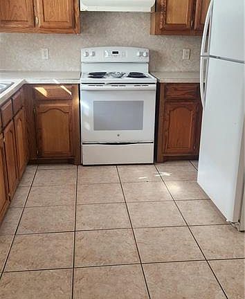 4th image of 724 W Bronze Dr APT 1