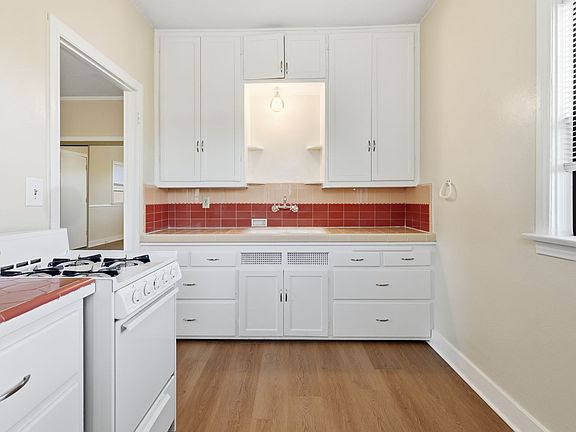 3rd image of 3234 E Broadway APT 9
