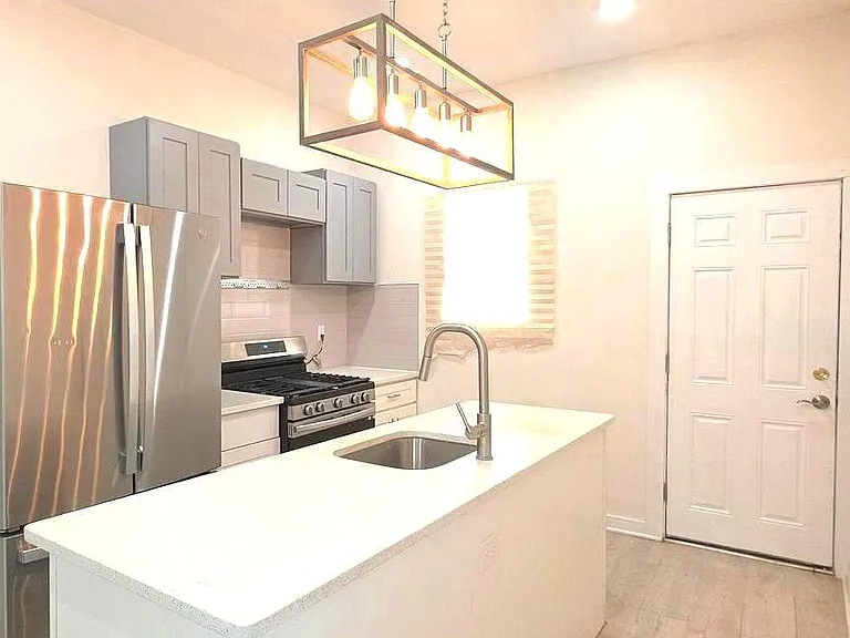 3226 Page St — Photo 3