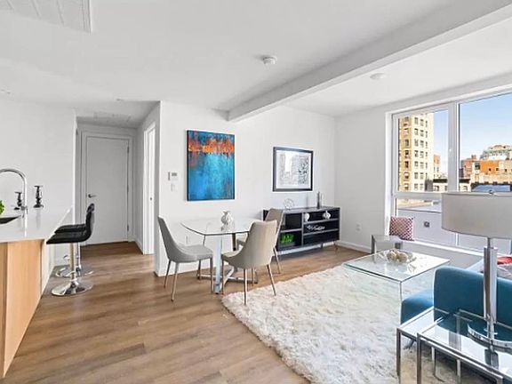 2nd image of 814 Amsterdam Ave APT 6I