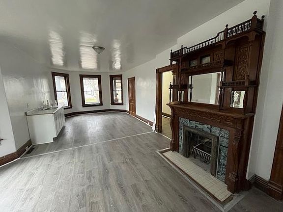 2nd image of 439 4th St #F