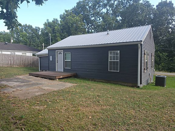 3rd image of 206 Olive St